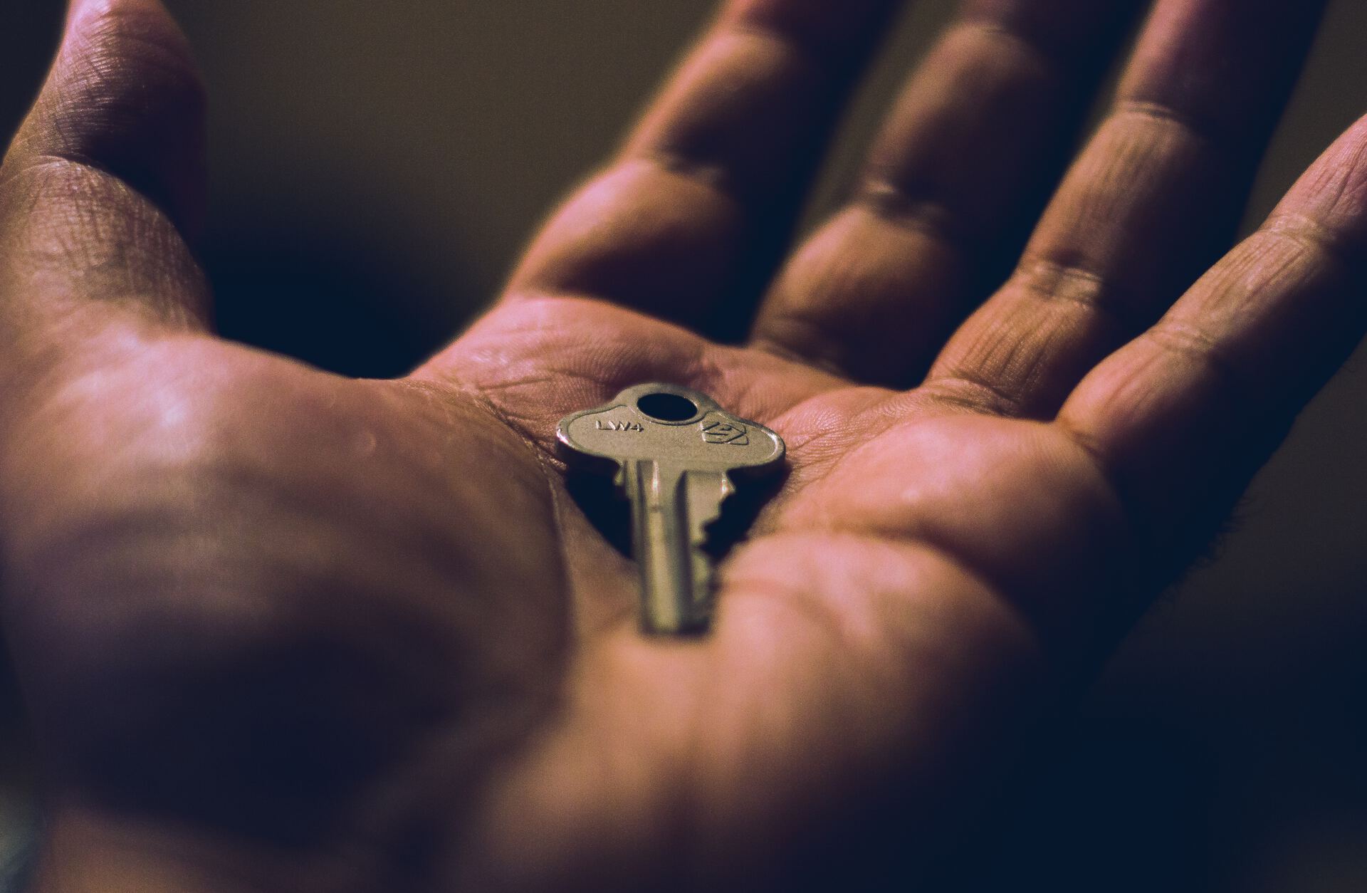 Privacy: Why we ignore Password Best Practices
