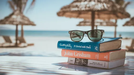 How to automatically deal with email while on holidays
